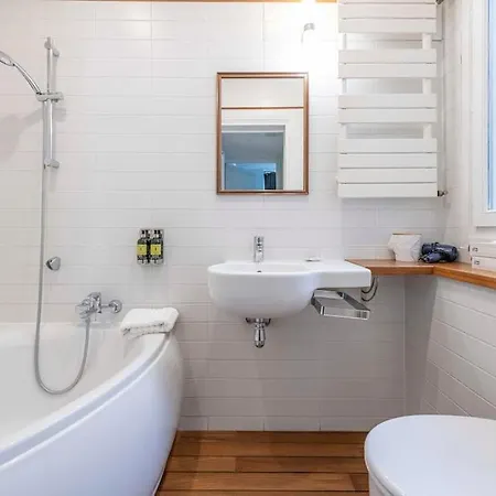 Le Luxe Abordable - 1 - Double - 4 Personnes - Vue Sur Rue Apartment *